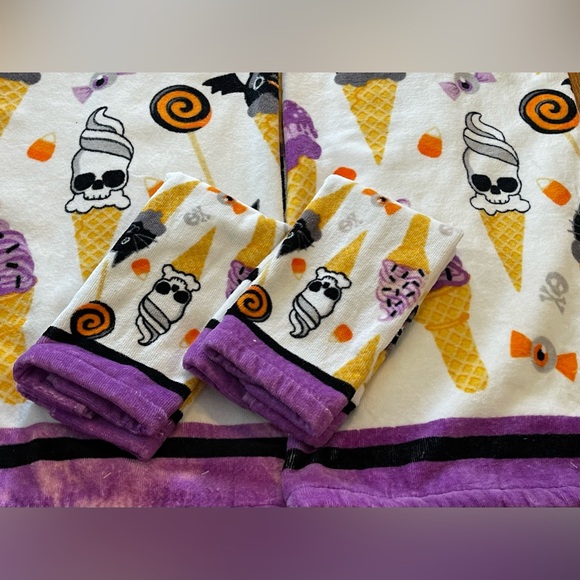 KASSAFINA HALLOWEEN HOME COLLECTION ICE CREAM CONE PUMPKIN SKULL BATH TOWEL SET - Picture 6 of 6